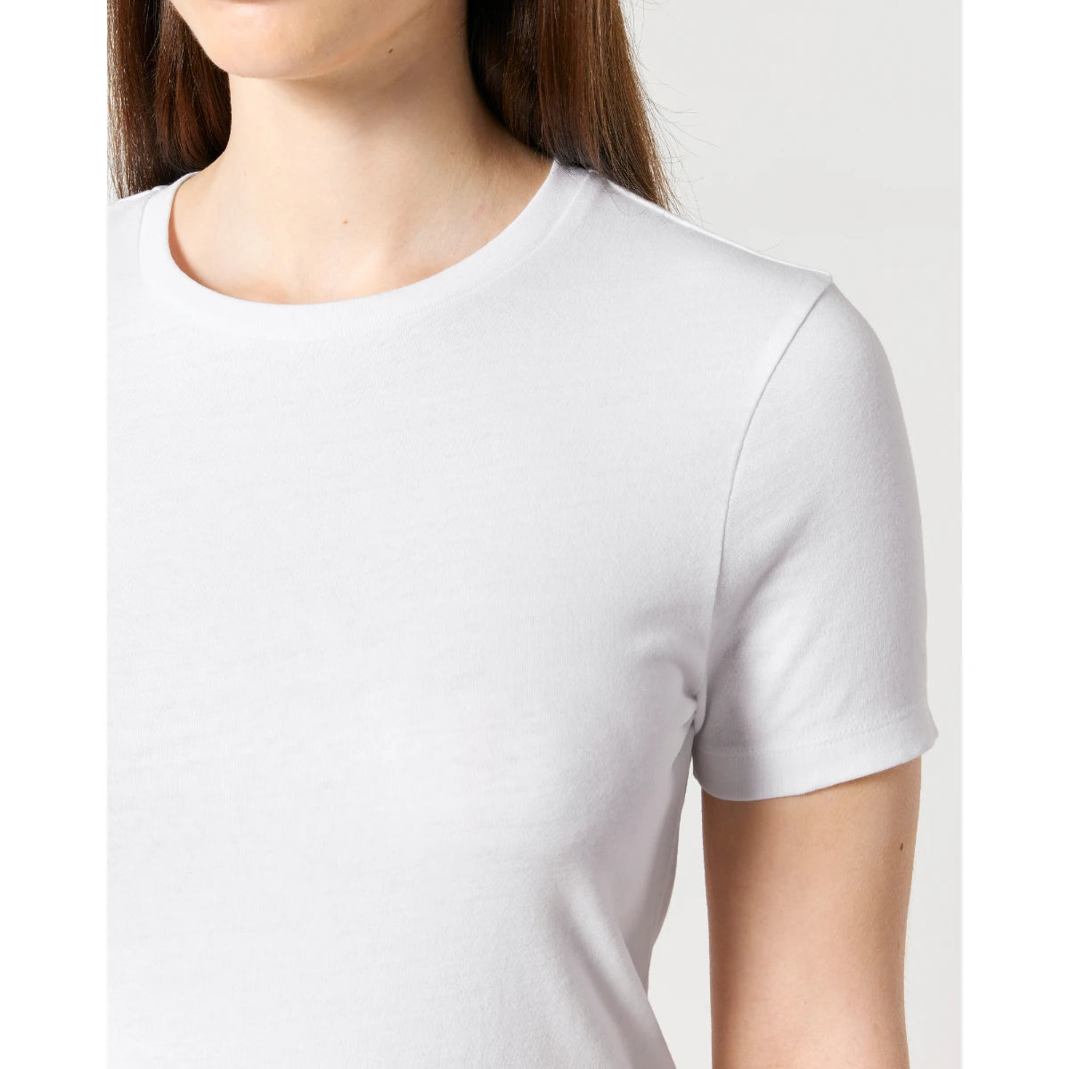 White t-shirt neckline closeup SX234