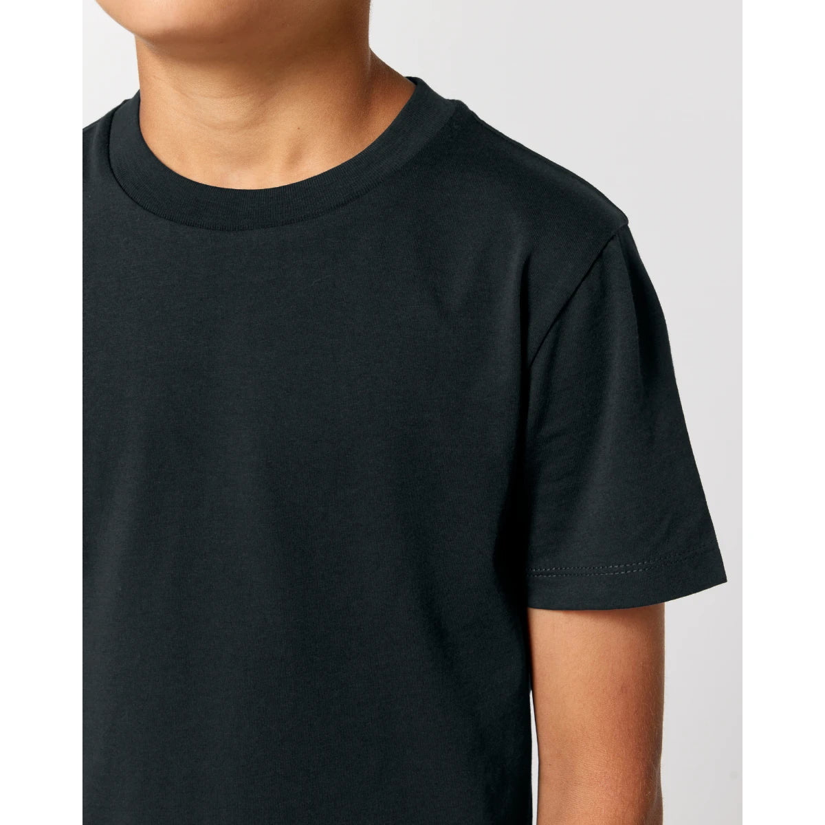 SX702 kids T-shirt neckline closeup black